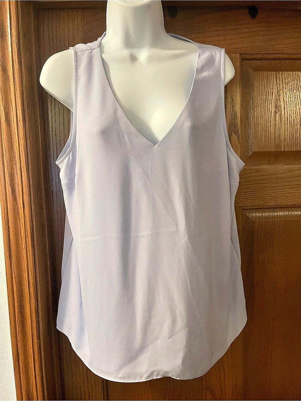 Nine West Sleeveless V-Neck Blouse in Lilic Large Like New